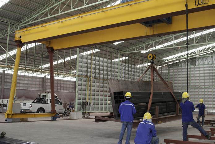 Overhead Crane With Operators